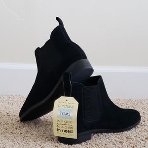 NWT! TOMS ELLA ANKLE BLACK PULL-ON BOOTS size: 9